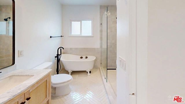 8462 Kirkwood Drive, Los Angeles, CA 90046