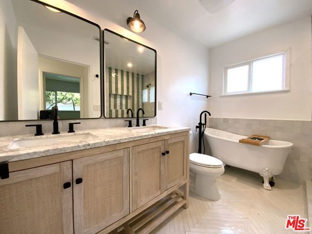 8462 Kirkwood Drive, Los Angeles, CA 90046