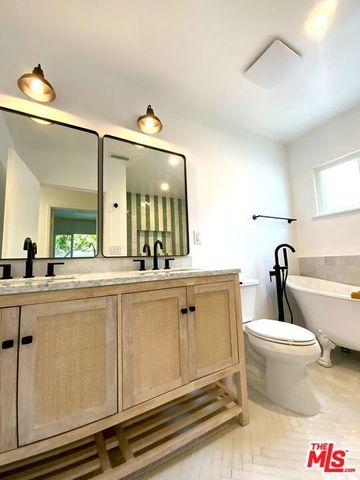 8462 Kirkwood Drive, Los Angeles, CA 90046