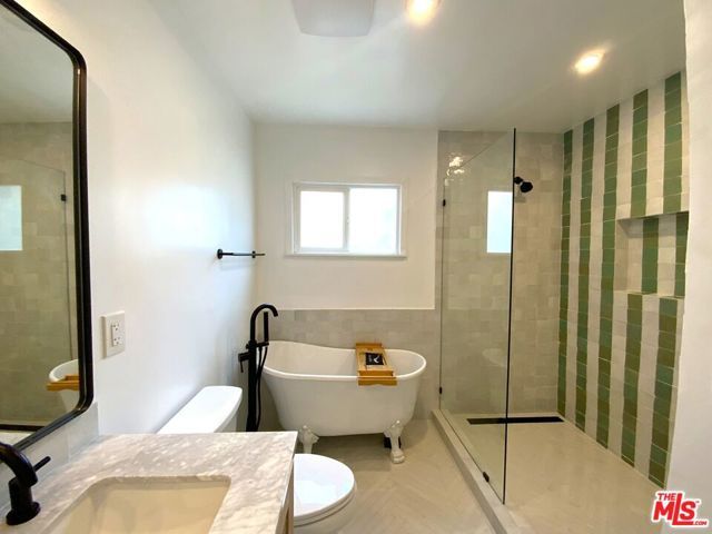 8462 Kirkwood Drive, Los Angeles, CA 90046