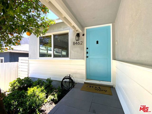 8462 Kirkwood Drive, Los Angeles, CA 90046