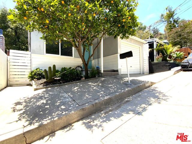 8462 Kirkwood Drive, Los Angeles, CA 90046