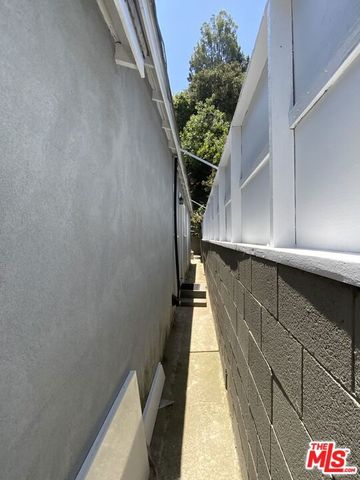 8462 Kirkwood Drive, Los Angeles, CA 90046