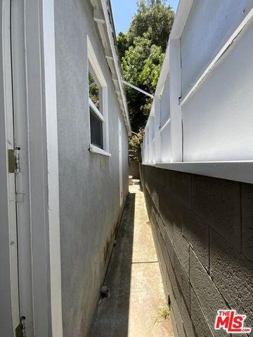8462 Kirkwood Drive, Los Angeles, CA 90046
