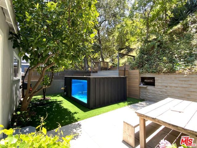 8462 Kirkwood Drive, Los Angeles, CA 90046