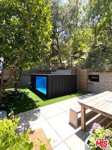 8462 Kirkwood Drive, Los Angeles, CA 90046