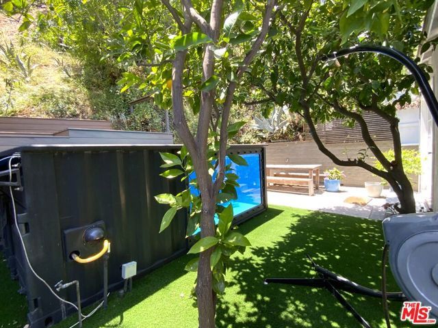 8462 Kirkwood Drive, Los Angeles, CA 90046