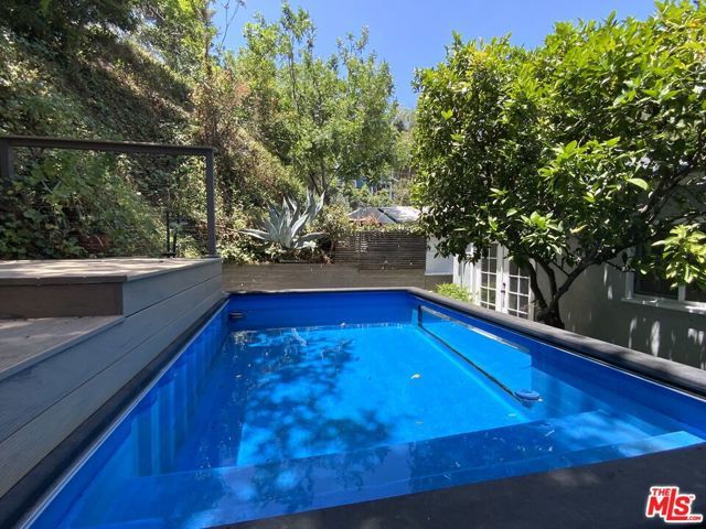 8462 Kirkwood Drive, Los Angeles, CA 90046
