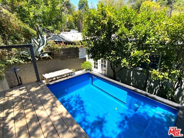 8462 Kirkwood Drive, Los Angeles, CA 90046