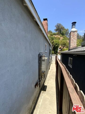 8462 Kirkwood Drive, Los Angeles, CA 90046