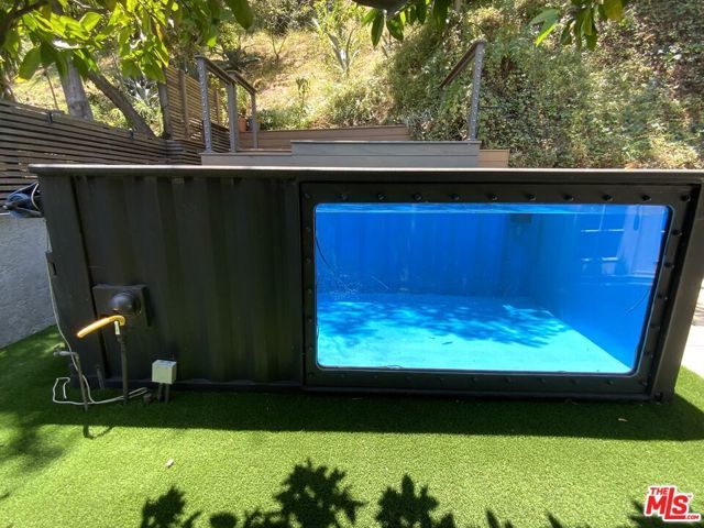 8462 Kirkwood Drive, Los Angeles, CA 90046