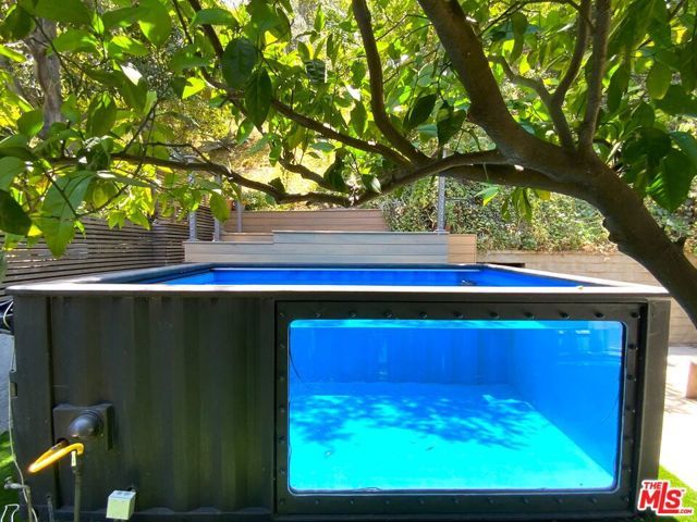 8462 Kirkwood Drive, Los Angeles, CA 90046
