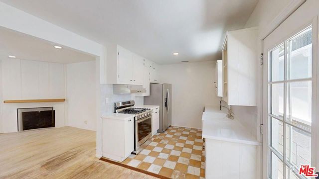 8462 Kirkwood Drive, Los Angeles, CA 90046