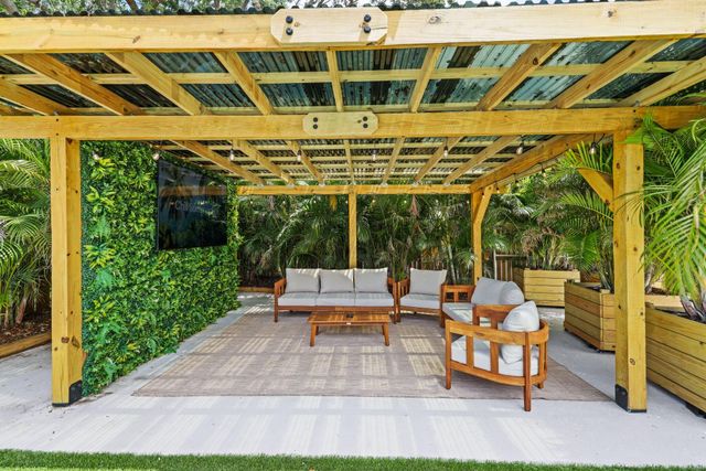 275 NE 16th Street, Delray Beach, FL 33444