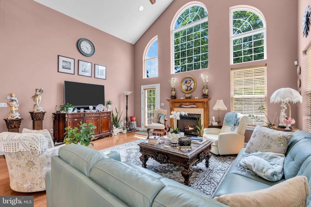 11 MULBERRY DR, Manahawkin, NJ 08050