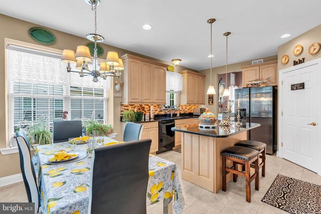 11 MULBERRY DR, Manahawkin, NJ 08050