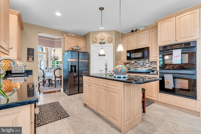11 MULBERRY DR, Manahawkin, NJ 08050