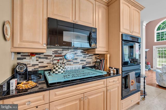 11 MULBERRY DR, Manahawkin, NJ 08050