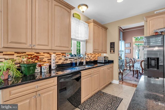 11 MULBERRY DR, Manahawkin, NJ 08050