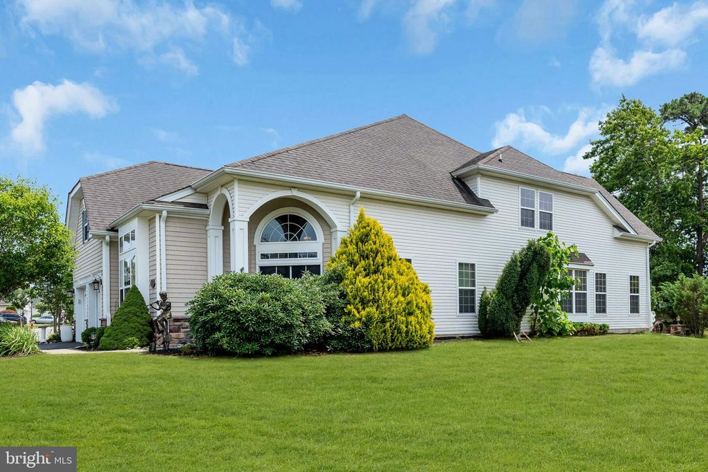 11 MULBERRY DR, Manahawkin, NJ 08050