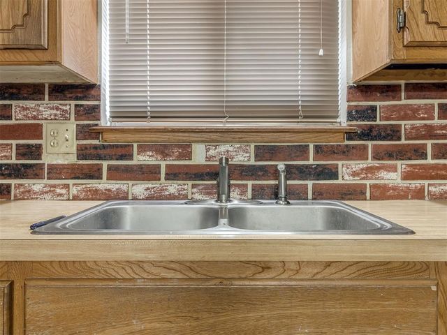 904 Oak Park Drive, Choctaw, OK 73020