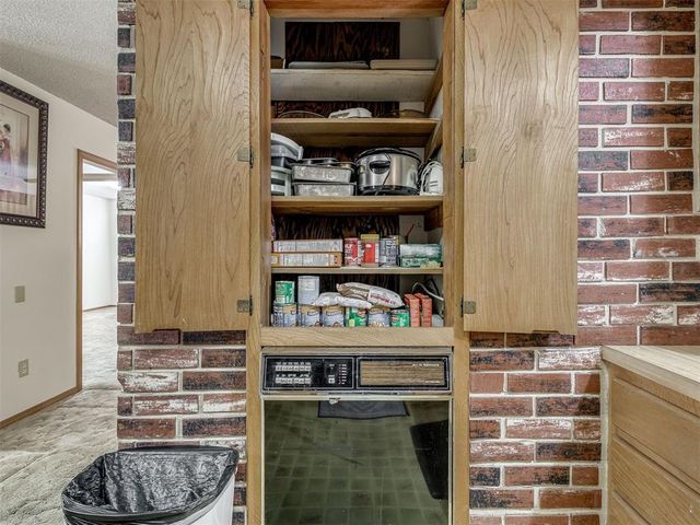 904 Oak Park Drive, Choctaw, OK 73020