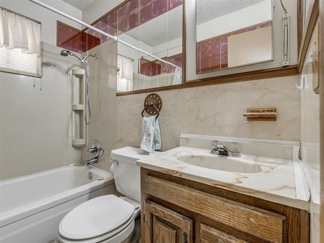 904 Oak Park Drive, Choctaw, OK 73020