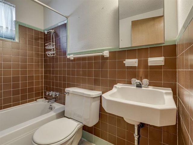 904 Oak Park Drive, Choctaw, OK 73020