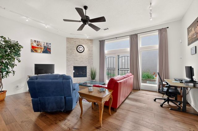 9663 De Vargas Loop NE, Albuquerque, NM 87109