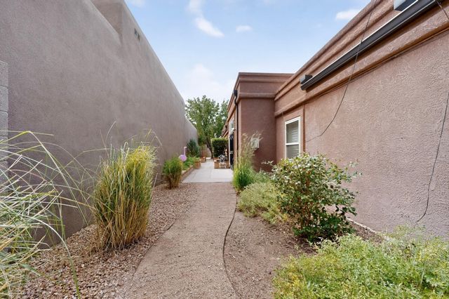9663 De Vargas Loop NE, Albuquerque, NM 87109