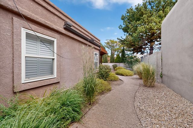 9663 De Vargas Loop NE, Albuquerque, NM 87109