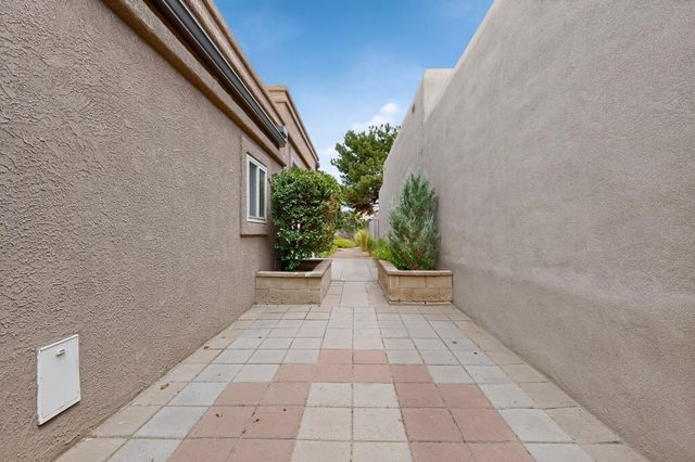 9663 De Vargas Loop NE, Albuquerque, NM 87109