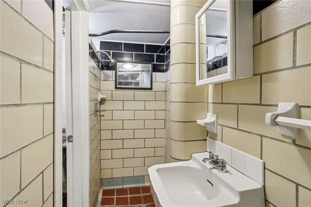 9005 Ansonia Avenue, Brooklyn, OH 44144