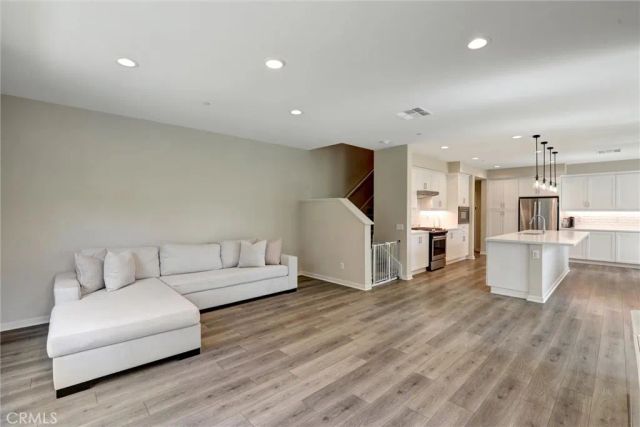 176 Novel, Irvine, CA 92618
