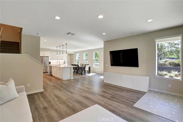 176 Novel, Irvine, CA 92618