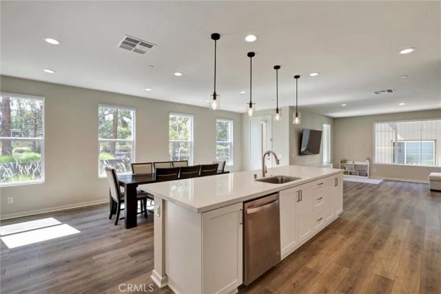176 Novel, Irvine, CA 92618