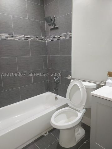 808 SW 14th Ter 4, Fort Lauderdale, FL 33312