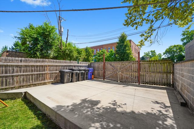 525 N Saint Louis Avenue, Chicago, IL 60624