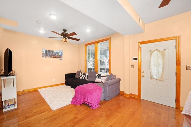 525 N Saint Louis Avenue, Chicago, IL 60624