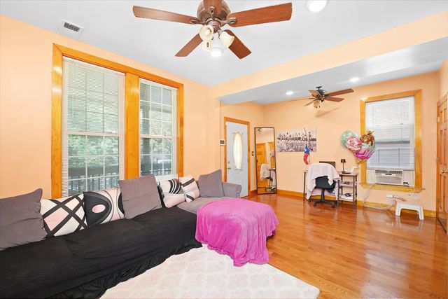 525 N Saint Louis Avenue, Chicago, IL 60624
