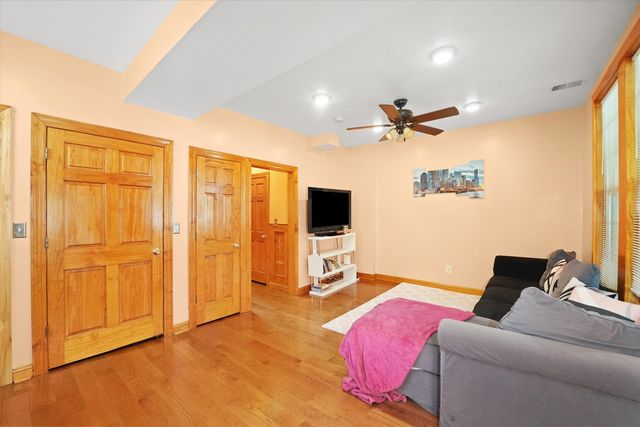 525 N Saint Louis Avenue, Chicago, IL 60624