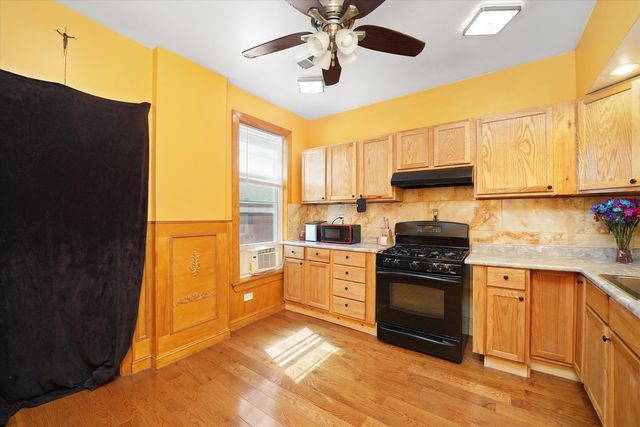 525 N Saint Louis Avenue, Chicago, IL 60624