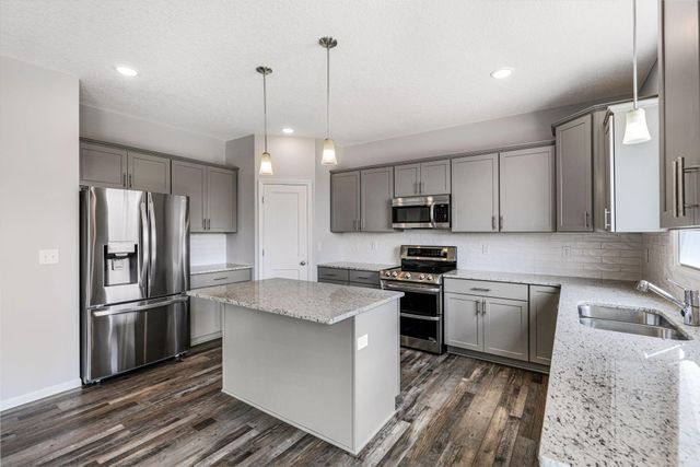 15735 157 Avenue, Savage, MN 55378