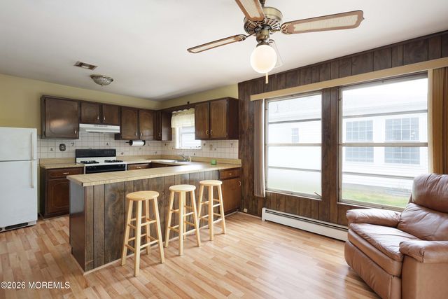 13 Pavilion Street, Toms River, NJ 08757