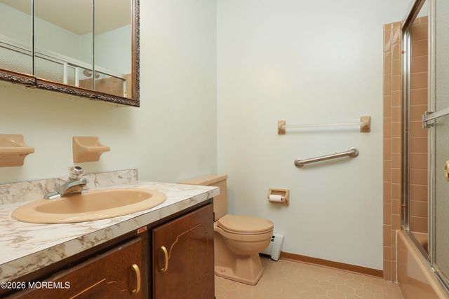 13 Pavilion Street, Toms River, NJ 08757
