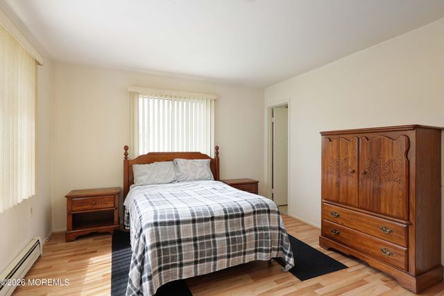 13 Pavilion Street, Toms River, NJ 08757