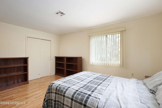 13 Pavilion Street, Toms River, NJ 08757