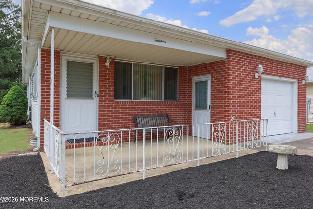 13 Pavilion Street, Toms River, NJ 08757