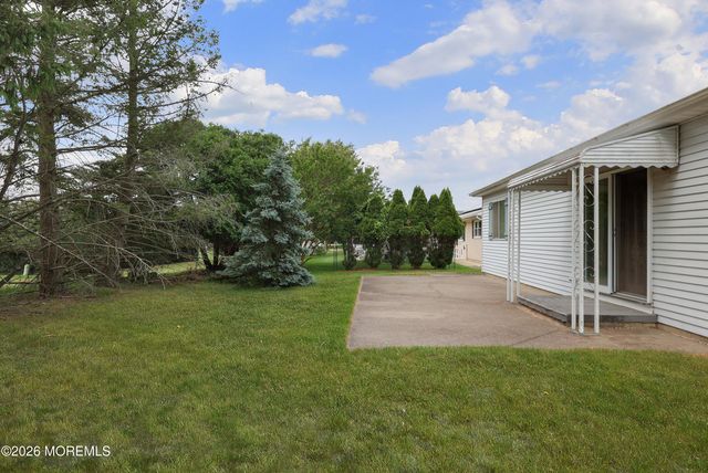 13 Pavilion Street, Toms River, NJ 08757