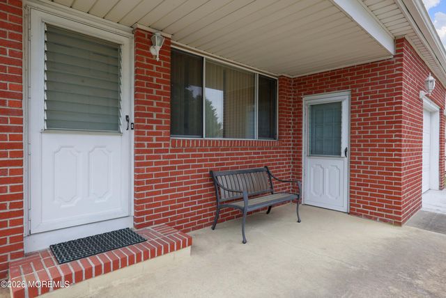 13 Pavilion Street, Toms River, NJ 08757